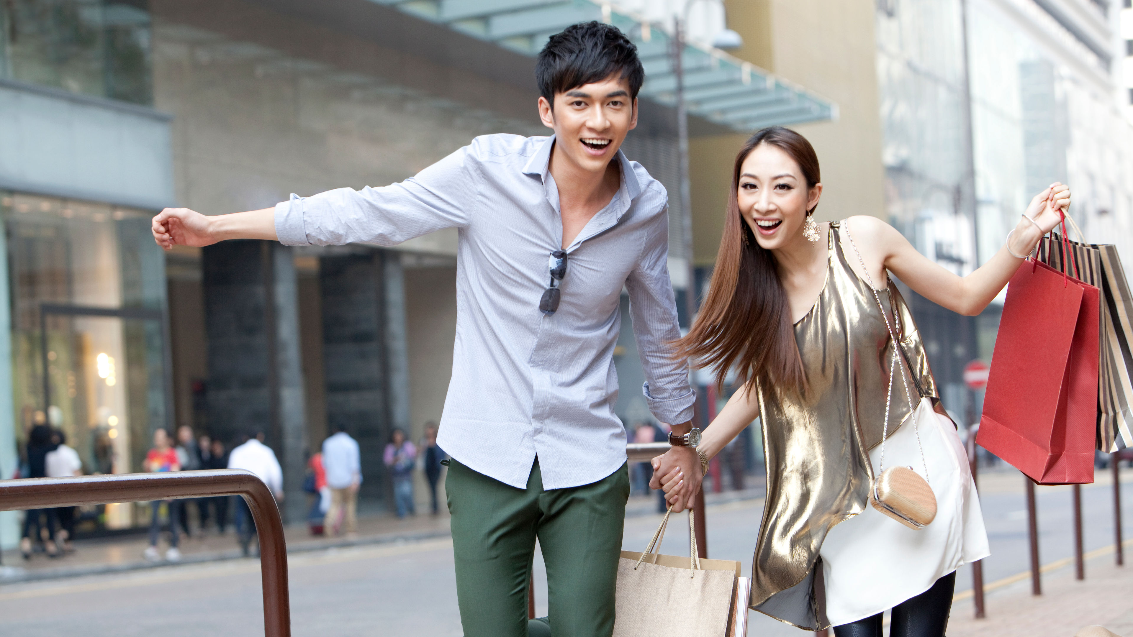A young couple with shopping bags
