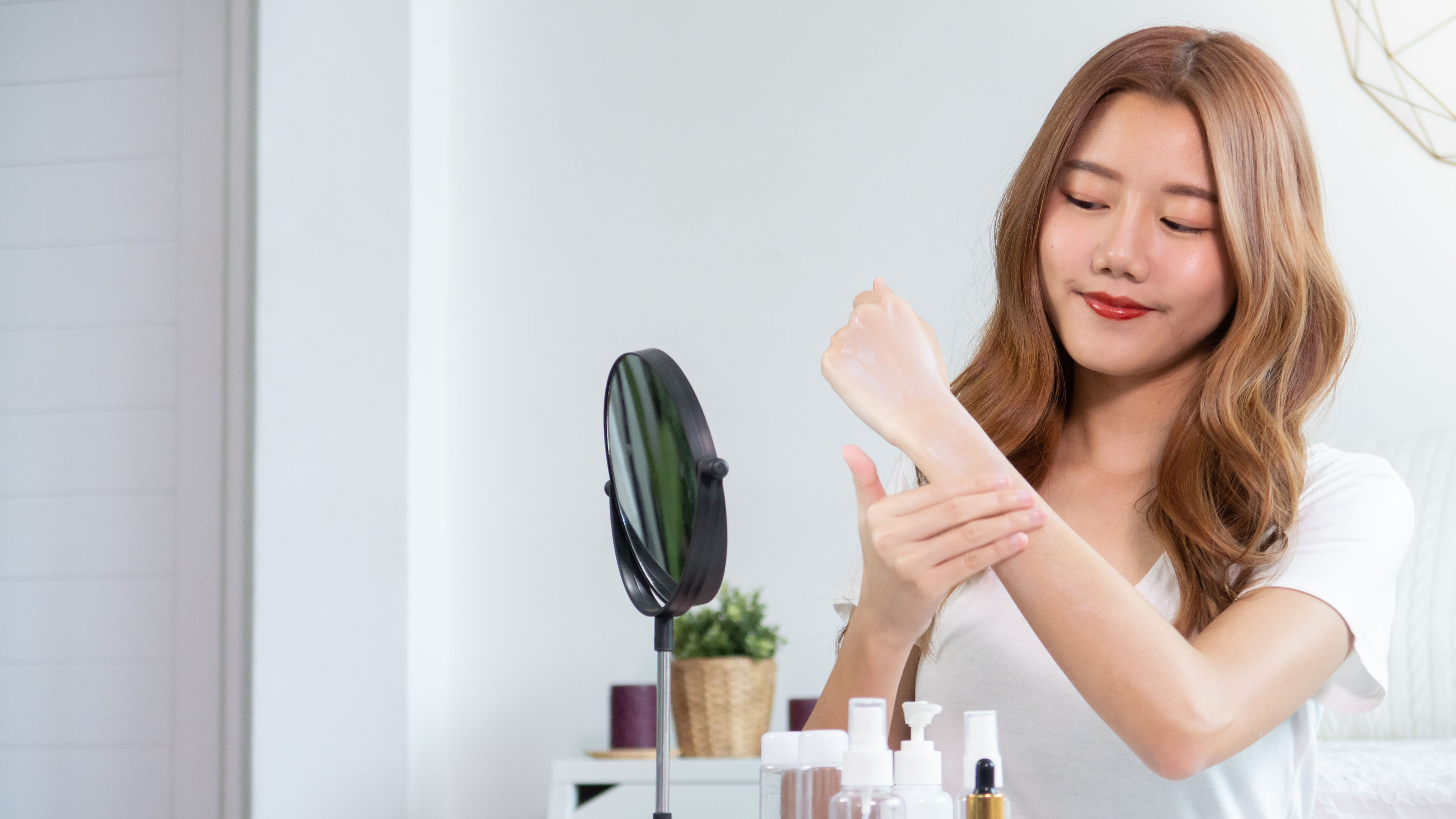 Beauty blogger present beauty cosmetics