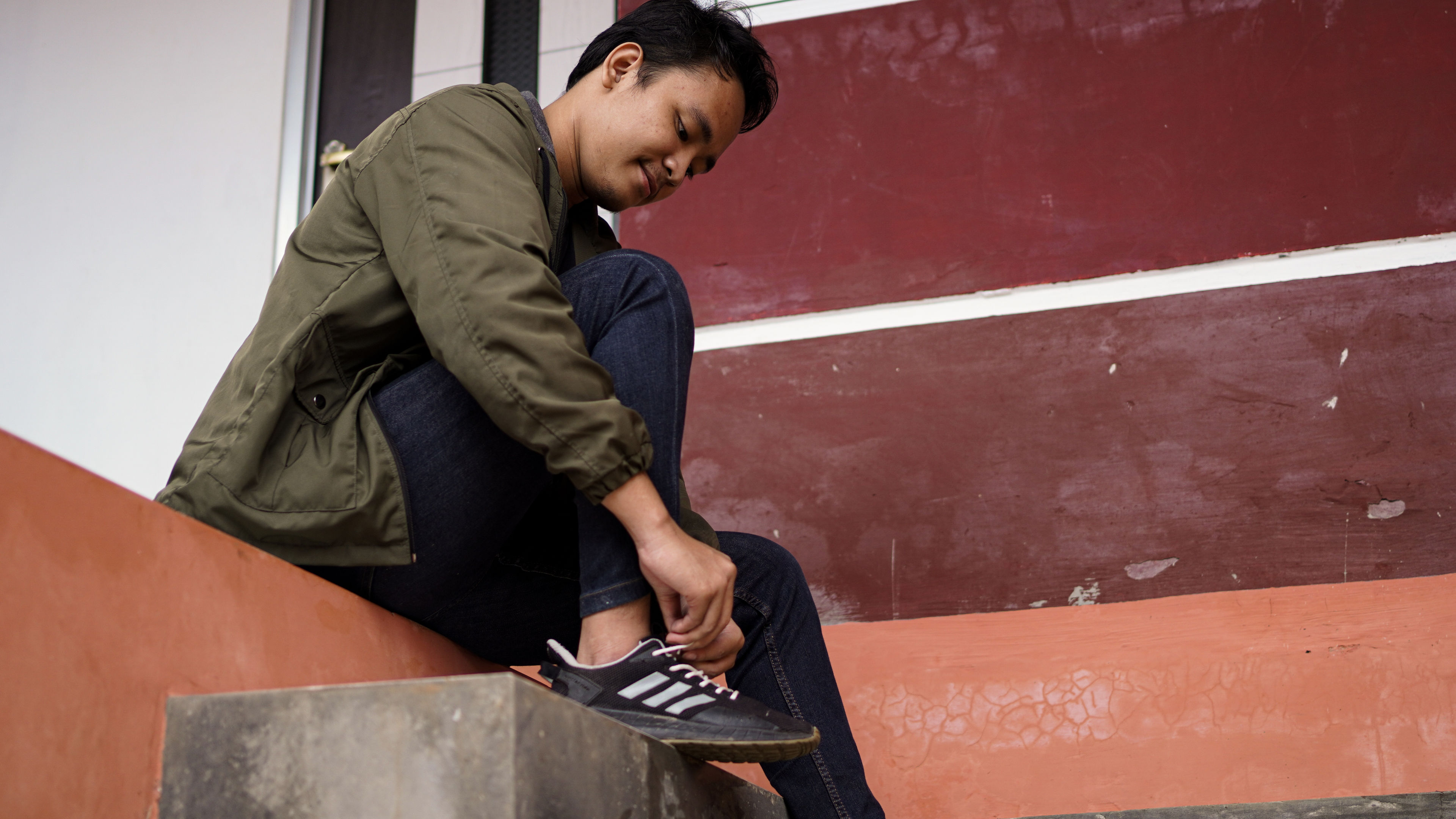 Man tying up shoe lace