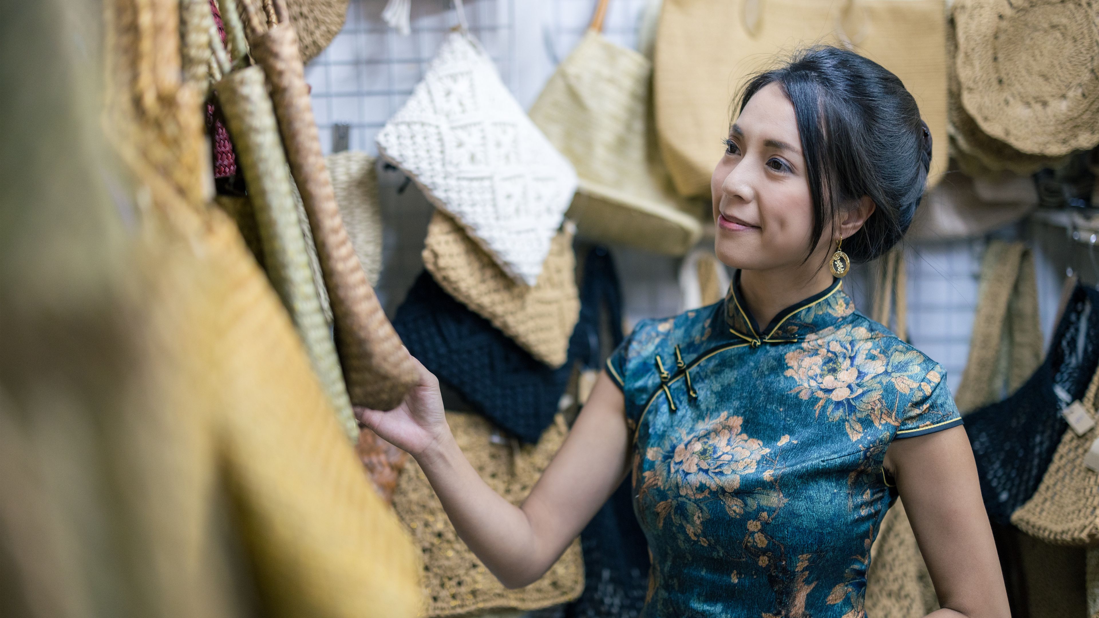 Woman wear cheongsam and buy the straw bag