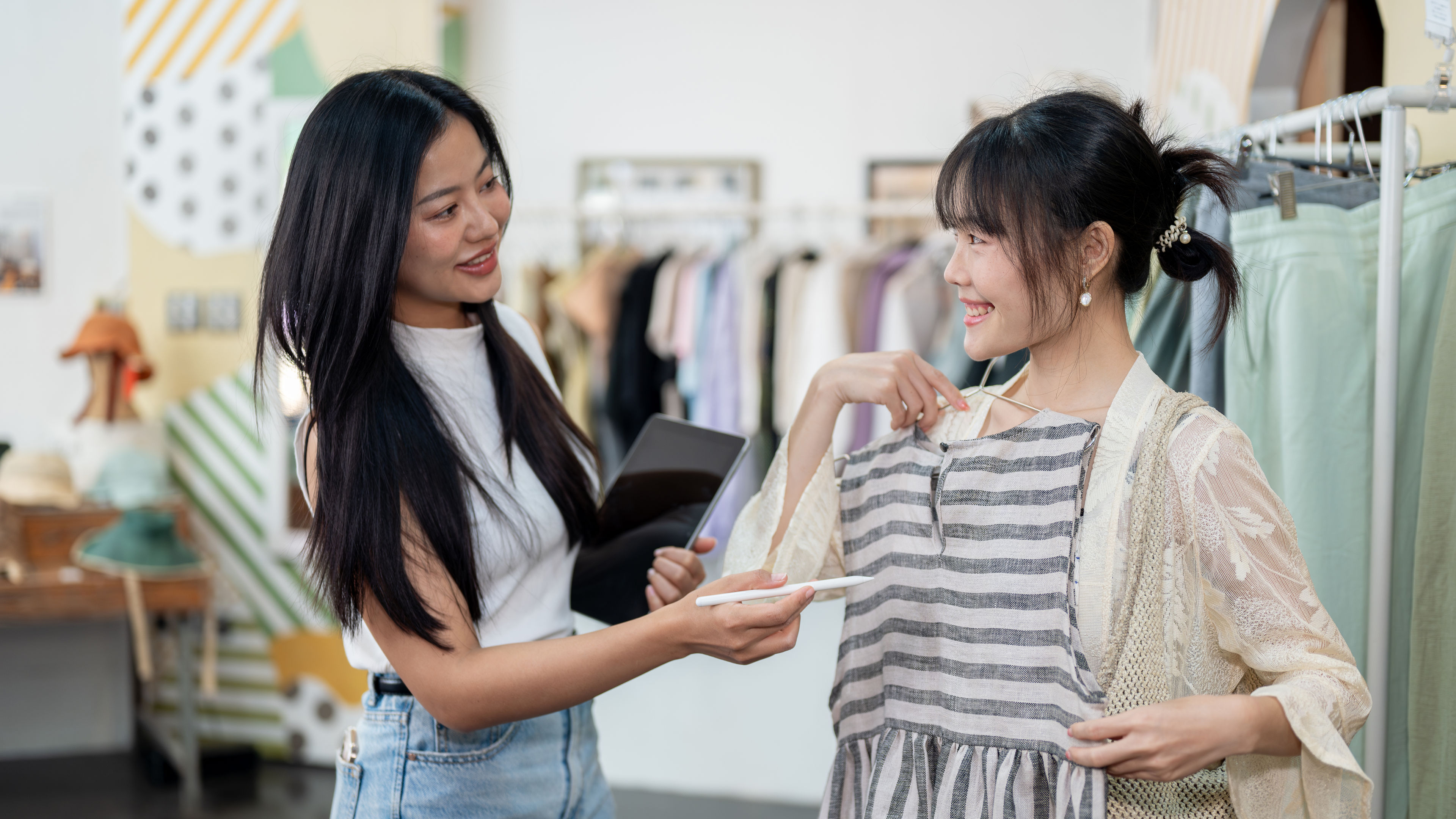 women shopping 