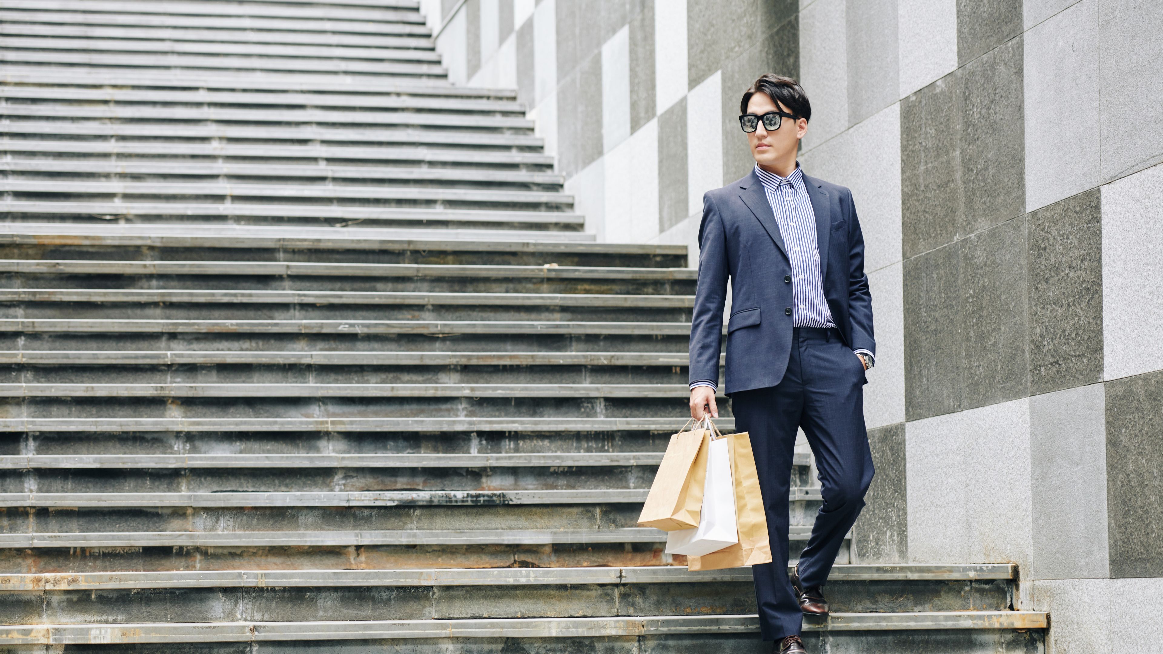 Young man with shoping-bags